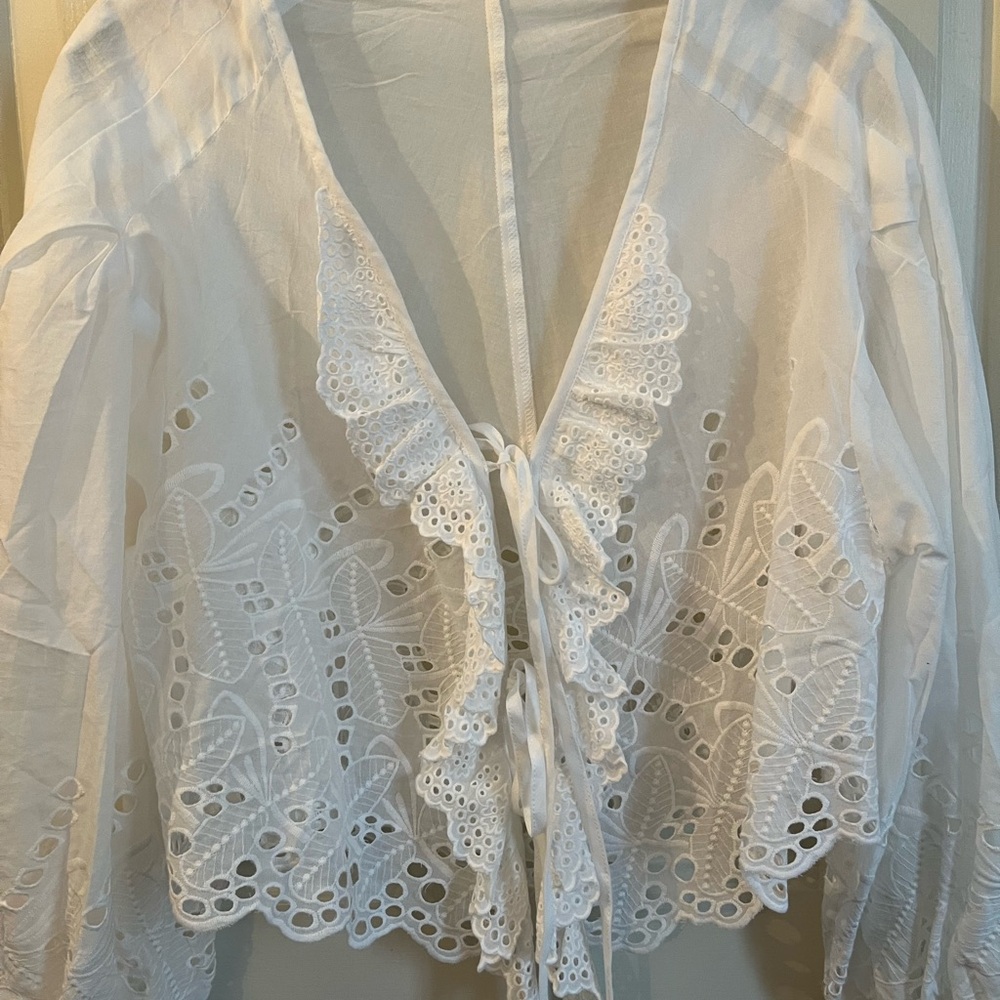 💖Elegant White Eyelet Tie Blouse💖 - Picture 6 of 15
